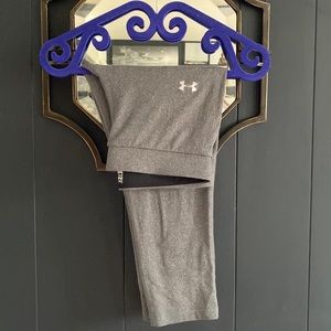 Charcoal grey with white logo heat gear M under Armour cropped leggings